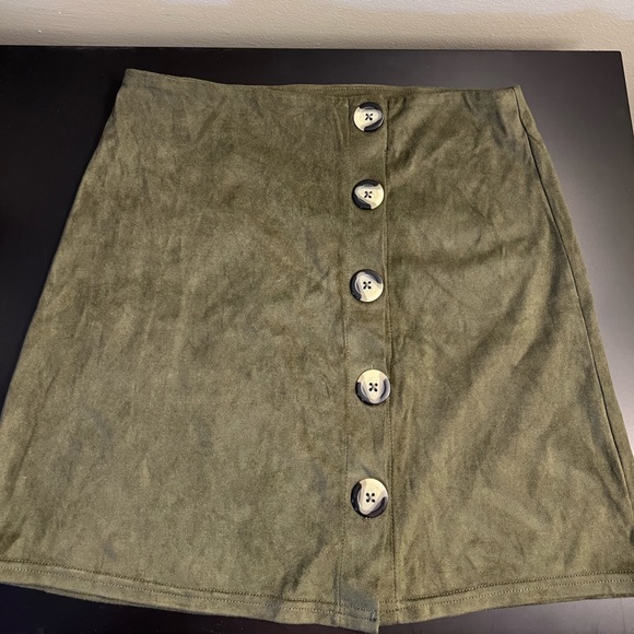 Green suede skirt with buttons - Picture 1 of 3